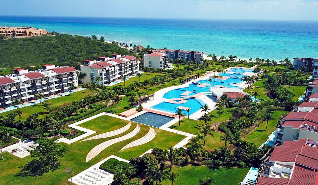 Playa Del Carmen Real Estate Listing | Mareazul 2 Recámaras Frente al Mar