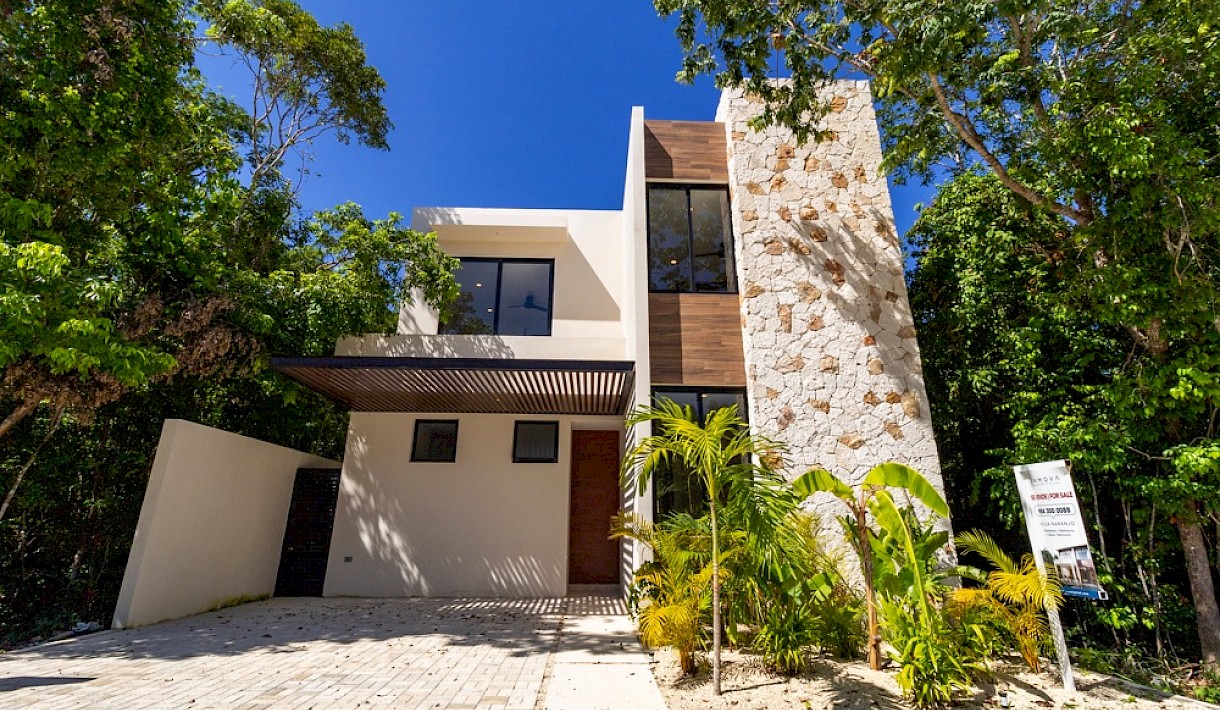 Playa Del Carmen Real Estate Listing | Valenia Villa Naranjo