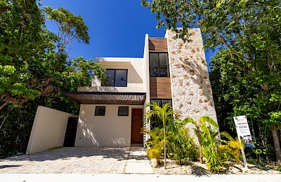 Playa Del Carmen Real Estate Listing | Valenia Villa Naranjo