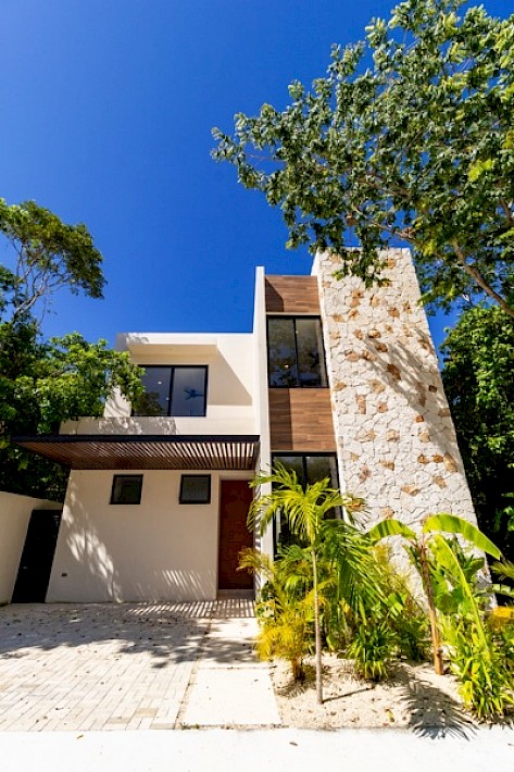 Playa Del Carmen Real Estate Listing | Valenia Villa Naranjo